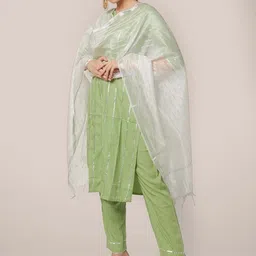 Dupatta Bazaar Striped Silk Blend Dupatta image 4
