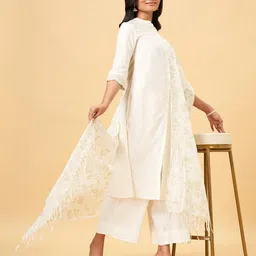 RANGMANCH BY PANTALOONS Floral Printed Fringed Dupatta image 3