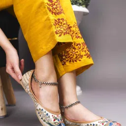Trendy & Embroidered Jutis For Women Jutis For Women-image-10