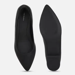 Van Heusen Woman Pointed Toe Block Heel Pumps image 2