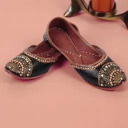 PehnawaCraft Adaa black & Gold Punjabi Casual Jutti for women, Partywear mojari Casuals For Women-image-10