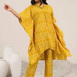 Libas Abstract Printed V-Neck Kimono Sleeves Kaftan Style Tunic With Trousers-12