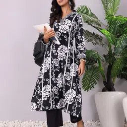Varanga Floral Printed V-Neck Panelled Pure Cotton A-Line Kurta With Trouser-image-6