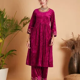 Shae by SASSAFRAS Women Fuchsia Empire Gotta Patti Velvet Kurta with Palazzos-picture-38