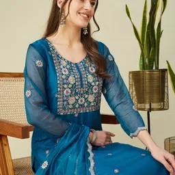 MOKOSH Women Embroidered Regular Thread Work Kurta with Trousers & With Dupatta image 5