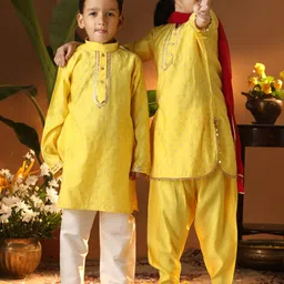 VASTRAMAY Girls Ethnic Motifs Printed Regular Gotta Patti Kurta With Patiala & Dupatta-image-96