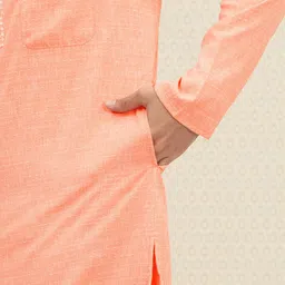 House of Pataudi Men Peach-Coloured Self Designed Regular Kurta image 2