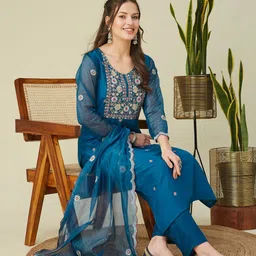 MOKOSH Women Embroidered Regular Thread Work Kurta with Trousers & With Dupatta-21