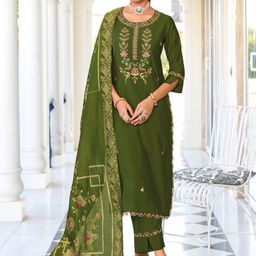 VredeVogel Women Green Embroidered Regular Kurta with Trousers & With Dupatta-25