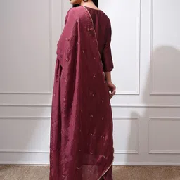 Vishudh Ethnic Motifs Embroidered Thread Work Straight Kurta with Trousers & Dupatta image 4
