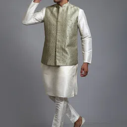 VASTRAMAY Mandarin Collar Sequinned Kurta With Trousers-picture-19