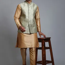 VASTRAMAY Mandarin Collar Sequinned Kurta With Trousers-image-99