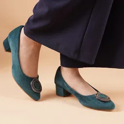 DressBerry Embellished Velvet Block Heel Pumps-10