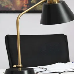 SHREE KALA HOME DECOR Black Metal Abstract Shaped Contemporary Table Lamp-4