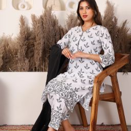 Women Cotton Blend Kurta Pant Dupatta Set-image-70