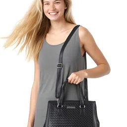 Toteteca Textured Structured Quilted Handheld Bag image 2