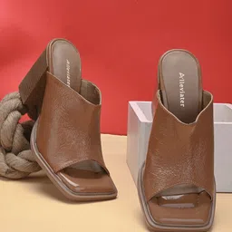 Alleviater Textured Leather Block Heel Mules-55