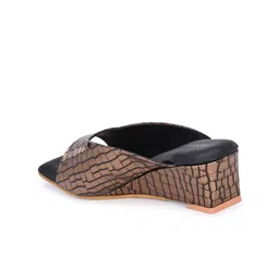CLOG LONDON Textured Square Toe Wedge Heels image 5
