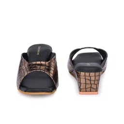 CLOG LONDON Textured Square Toe Wedge Heels image 3