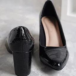DressBerry Black Textured Closed Back Block Pumps-0