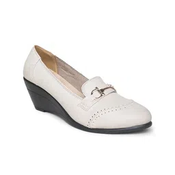 VALIOSAA Cream-Coloured Textured Wedges-9