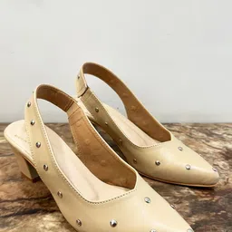 Bowtoes Embellished Block Heeled Pumps-43