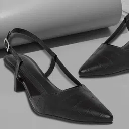 her by invictus Women Black Croc Textured Pumps-24