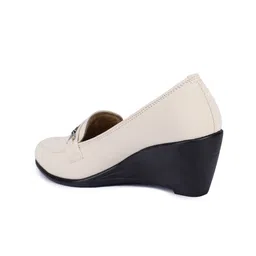 VALIOSAA Cream-Coloured Textured Wedge Pumps image 3