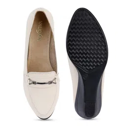 VALIOSAA Cream-Coloured Textured Wedge Pumps image 2