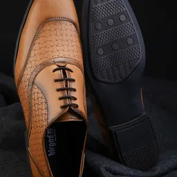 birgos Men Textured Formal Oxfords-image-39