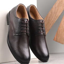 CLOG LONDON Men Textured Leather Formal Derbys-image-8