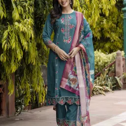Women Silk Blend Kurta Pant Dupatta Set-image-31