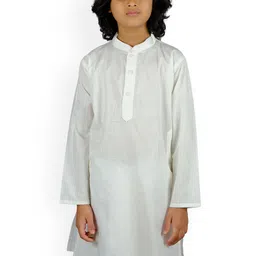 Sethukrishna Boys Off White Solid Cotton Kurta-picture-26