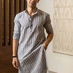 Shasak Geometric Printed Kantha Work Pure Cotton Straight Kurta-picture-2
