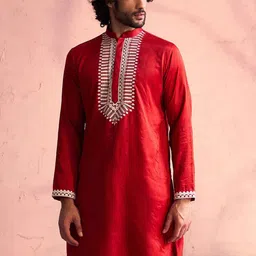 SHRESTHA BY VASTRAMAY Men Red Yoke Design Kurta-picture-30