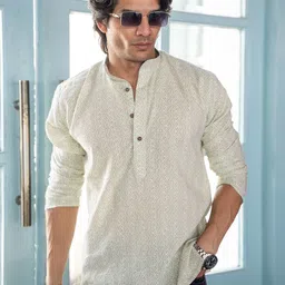 Shasak Men Thread Work Kurta-39