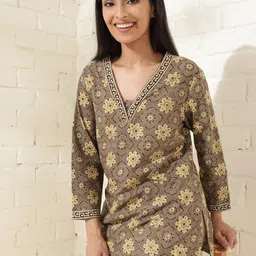Fabindia Floral Printed V-Neck Cotton A-Line Kurti-picture-50