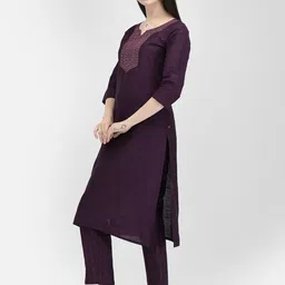 Span Yoke Design Sequin Thread Work Kurta image 4