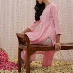 Indo Era Floral Embroidered V-Neck Three-Quarter Sleeves Kurta-picture-34