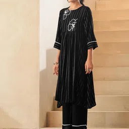 DRESOUL Floral Embroidered Regular Kurta with Palazzo image 4