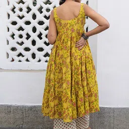 Janasya Floral Printed Empire Pure Cotton Anarkali Kurta with Trousers image 4