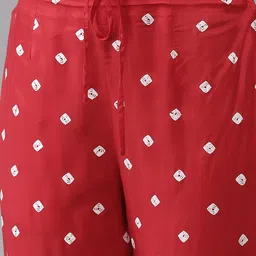 Ishin Women Red Bandhani Printed Regular Kurta with Trousers & With Dupatta image 3