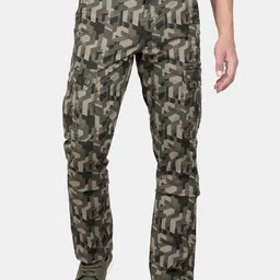 t-base Men Olive Green Camouflage Printed Easy Wash Cargos Trousers-image-23