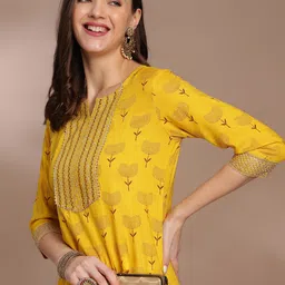 Anouk Floral Embroidered Round Neck Three-Quarter Sleeves Kurta with Trousers-21