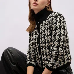 Styli Women Checked Crop Cardigan-image-4