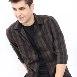 Men Slim Fit Solid Cut Away Collar Casual Shirt-image-24
