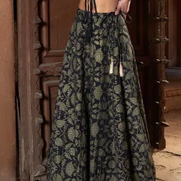Women Printed Flared Black Skirt-image-1