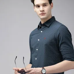 Men Regular Fit Printed Cut Away Collar Casual Shirt-image-4