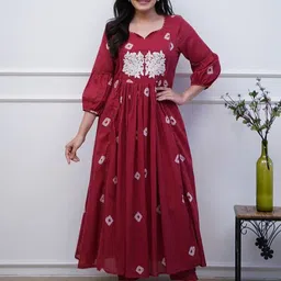 GoSriKi Women Floral Embroidered Regular Thread Work Kurta with Trousers-picture-33