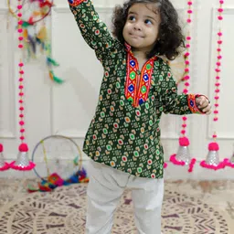 BownBee Boys Ethnic Motifs Printed Regular Thread Work Pure Cotton Kurta with Pyjamas-9